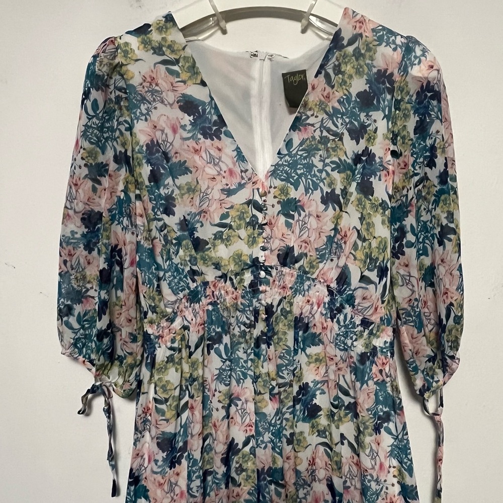 JUST TAYLOR Floral Dress - Picture 3 of 8